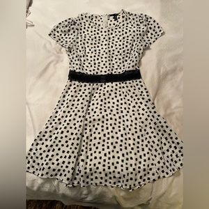 Fresh dress to the knees